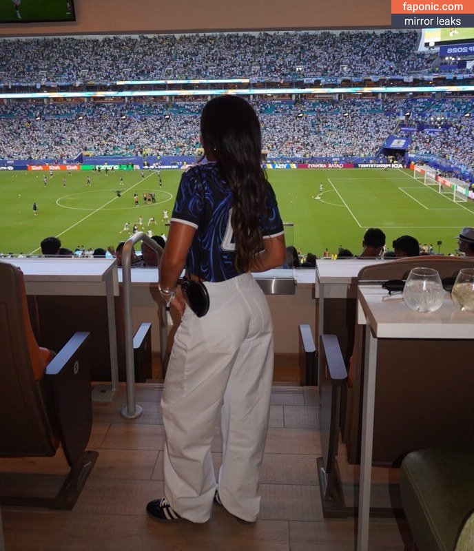 Antonela Roccuzzo Wifelionel Messi